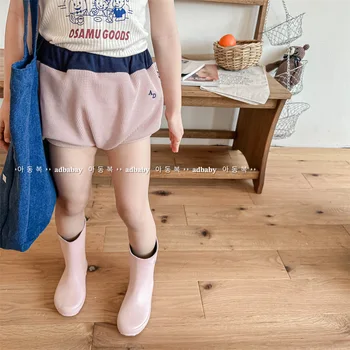 2023 Летние Новые детские свободные шорты, модные повседневные шорты для девочек с буквенным принтом, детские большие брюки из полипропилена, хлопковые детские вафельные шорты