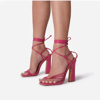 Горячая девушка Элегантный Уличный стиль 2022 Мода Новый чистый цвет Свежий ремешок Женские туфли на толстом высоком каблуке Sands